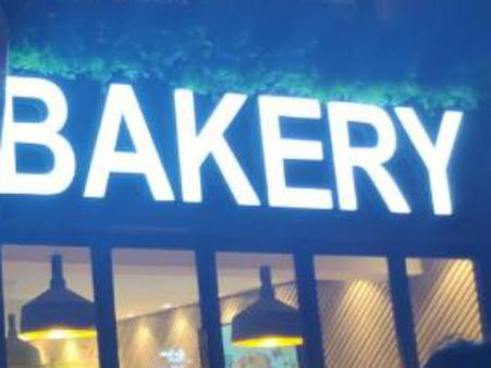 అక్క‌డ బాంబ్ పేలింది..! ఇక్క‌డ పేరు మారింది..! అది వ‌ర‌స‌..!!