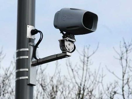 అవి మామూలు కళ్లు కాదు.. 110 స్పీడైనా దొరకాల్సిందే..!