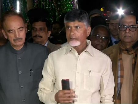 ఈవీఎంలపై ఈసీని కలిసిన ప్రతిపక్షాలు: 50శాతం లెక్కించాలని ఆజాద్, బ్యాలెట్ కావాలని చంద్రబాబు