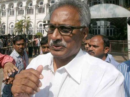 నా తోడ‌ల్లుడు వింత జాతి వ్య‌క్తి : ఇంటిలిజెన్స్ ఐజి ఏం చేస్తున్నారంటే : ద‌గ్గుబాటి ఫైర్