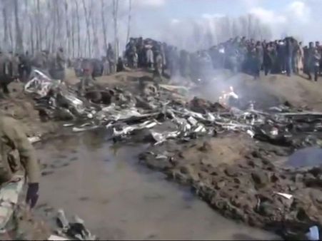 పాక్‌కు ఎదురుదెబ్బ : భారత గగనతలంలో పాక్ యుద్ధ విమానాలు...కూల్చేసిన భారత్