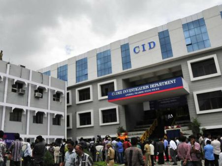 సీఐడీ శాఖ‌కు అవినీతి చీడ‌..! లంచ‌గొండి అదికారితో పోలీసు శాఖ‌కు మ‌చ్చ‌..!!