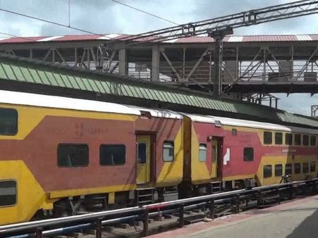 దయచేసి వినండి ... ఇక నుండి రైళ్ళలో ఉచిత సినిమాల సందడి