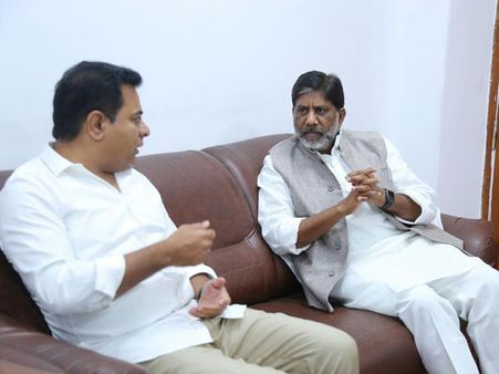 సీఎల్పీ కార్యాయంలో కేటీఆర్ .. డిప్యూటీ స్పీకర్ ఎన్నిక మద్దతు కోసం ..(వీడియో)