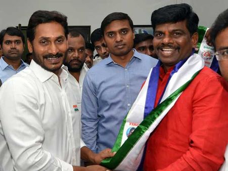 మాధ‌వ్ కు హిందూపూర్ బాధ్య‌త, జ‌గ‌న్ కీల‌క నిర్ణ‌యం: అనంత వైసిపి వ్యూహం ఫ‌లించేనా..!