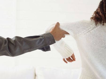 బస్సులో పోకిరీ.. మహిళలను వేధించిన మందుబాబుకు జైలుశిక్ష