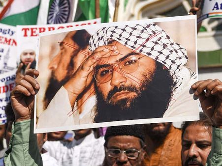 టెర్రరిస్ట్ మసూద్ అజహర్ చాలా పిరికివాడట, ఒక్క దెబ్బకే వణికి అన్నీ చెప్పేస్తాడు!