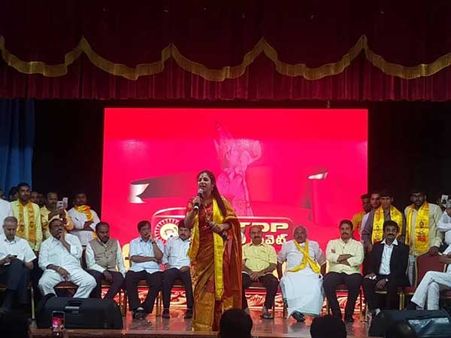 ఘనంగా ఎన్నారై టీడీపీ కువైట్ శంఖారావం: మంత్రులు, ఎమ్మెల్యేలు హాజరు