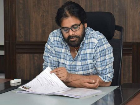 ప‌వ‌న్ క‌ళ్యాన్ ఎఫెక్ట్ : సీయం దీక్షకు క‌మ్యూనిస్టులు దూరం : కేసులు పెట్టారు...!