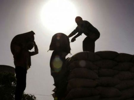 కార్మికులకు శుభవార్త : నెలనెలా 3వేల పింఛను.. ప్రపంచంలోనే పెద్దది