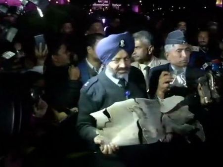 కూలిన పాక్ విమానం, భారత్‌దిగా పాకిస్తాన్ ప్రచారం: ఈ ఫోటోతో బట్టబయలైన పాక్ అబద్దం