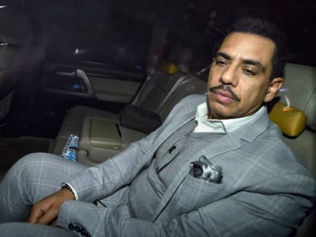 40 ప్రశ్నలు..! ఐదున్నర గంటల విచార‌ణ‌..! రాబ‌ర్ట్ వాద్రా పై ప్ర‌శ్న‌ల వ‌ర్షం కురిపించిన‌ ఈడి..!!