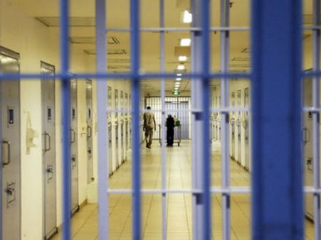 సోషల్ మీడియా తెచ్చిన తంటా.. గల్ఫ్ జైల్లో నిజామాబాద్ యువకుడు