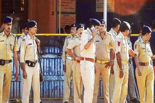 వామ్మో హిజ్రాలు.. హైదరాబాద్‌లో బీభత్సం.. వాహనదారుల దోపిడీ, పీఎస్‌పై దాడి