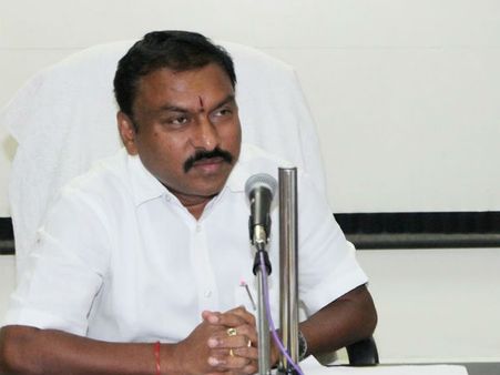 టీటీడీ జేఈఓ భాస్కర్ ఆకస్మిక బదిలీ: బోర్డు రాజకీయాలకు ఆయన బలి అయ్యారా?