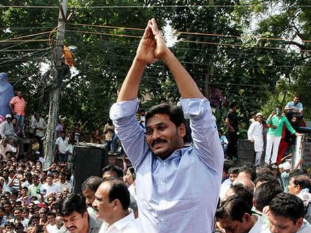 పొత్తు లేదు..ఒంటరి పోరే: అవ్వా, తాతలకు రూ.3 వేల పింఛన్ ఇస్తాం: జగన్మోహన్ రెడ్డి