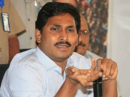 తారా స్థాయికి చేరిన వ‌ర్గ పోరు..! అంత‌ర్మ‌ద‌నం లో వైయ‌స్ఆర్సీపి..!