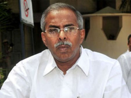 జ‌గ‌న్ కుటుంబంలో విషాదం : వైయ‌స్ వివేకా క‌న్నుమూత : పులివెందుల‌కు జ‌గ‌న్‌..!