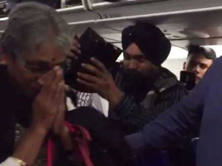 అమృత్‌సర్‌లో అభినందన్ తల్లిదండ్రులు...ఘనస్వాగతం పలికిన స్థానికులు