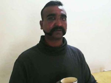 పాక్ నుంచి అభినందన్ వస్తే విశాఖ వస్తావా, కనిపిస్తే కొడతావేమో: మోడీపై చంద్రబాబు