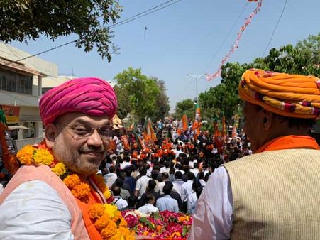 గాంధీనగర్ గట్టు మీద అమిత్ షా నామినేషన్ : హాజరైన కమలదళ అగ్రనేతలు, కనిపించని అద్వానీ