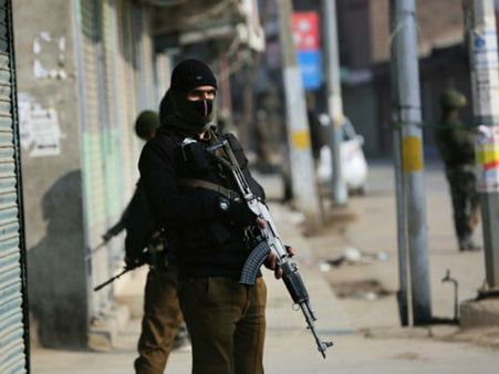 మరో ఆత్మహుతి దాడికి ఉగ్రవాదుల ప్లాన్ : భారత్ -పాక్ సరిహద్దులో హై టెన్షన్