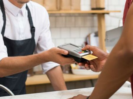 రెస్టారెంట్ల‌లో కార్డు ద్వారా బిల్లు చెల్లిస్తున్నారా..! ఐతే నిలువుదోపిడి త‌ప్ప‌దు సుమీ..!!