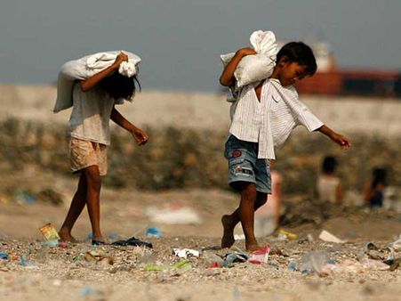 తుపాన్ తో కూలిన ఇల్లు, పెద్ద దిక్కు కన్నుమూత .. చేసిన అప్పు తీర్చలేక చాకిరీకి బాలుడు