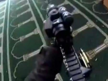 మనుషులా? బొమ్మలా?: పబ్జీ గేమ్ తరహాలో జనాన్ని కాల్చి పడేశాడు! మృతదేహాలపైనా బుల్లెట్ల వర్షం