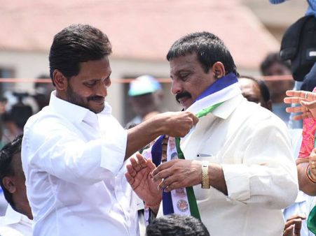 వైఎస్ఆర్ సీపీలో చేరిన దేవినేని: జనసేనకు గుడ్ బై! టీడీపీతో కుమ్మక్కే కారణమా?