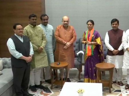 కమలం గూటికి కాంగ్రెస్ ఫైర్ బ్రాండ్.. డీకే అరుణకు బీజేపీ తీర్థం