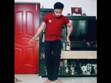 దూరదర్శన్ స్టేషన్ ఐడీ మ్యూజిక్ కు స్టెప్పులు.. బ్రేక్ డ్యాన్స్ అదుర్స్ (వీడియో)