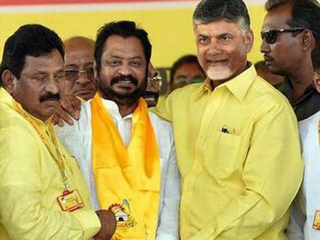 అలా చేరారు..ఇలా బయటికి వచ్చేశారు: టీడీపీ కండువాను విసిరికొట్టిన మాజీ ఎంపీ