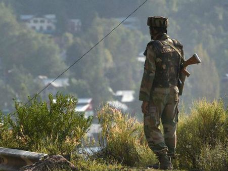 టెన్షన్ అక్కడ.. నిఘా ఇక్కడ : హైదరాబాద్ ఉగ్రమూలాలపై డేగ కన్ను