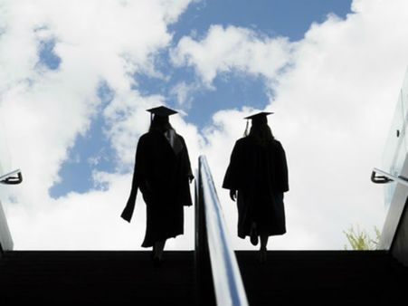 మిలియన్ డాలర్ల కోసం ఇండియన్ విద్యార్థి రీసెర్చ్ దొంగిలించిన ప్రొఫెసర్, ఏం జరిగిందంటే?