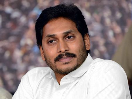 'కేసీఆర్ దారిలో... కేసుల పేరుతో టీడీపీ డేటా చోరీ, జగన్ బహిరంగంగా అంగీకరించారు'