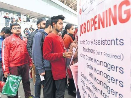 పట్టణ యువతకు కాస్త మెరుగు-గ్రామీణ యువతలో అవే వెతలు