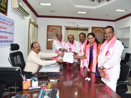 గల్లీలో తెలంగాణ సేవకులం, ఢిల్లీలో తెలంగాణ సైనికులం. ఏదీచేసినా రాష్ట్రం కోసమే : కవిత నామినేషన్ దాఖలు