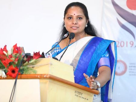 మహిళలు అలా వుంటే పురుషుల దినోత్సవం జరుపుకునే రోజు వస్తుందన్న ఎంపీ కవిత