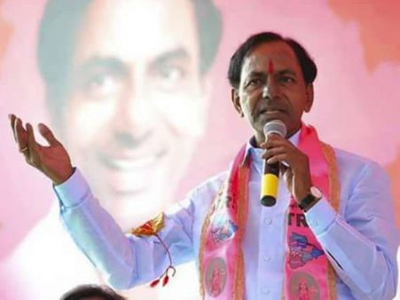 సారీ ప్రొఫెసర్ సారూ అన్న కేసీఆర్ ... సీతారాం నాయక్ కు షాక్ ఇవ్వటానికి కారణం ఇదేనా