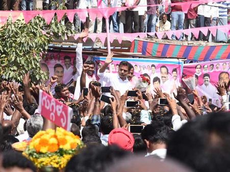 జై కేటీఆర్ నినాదాలు.. సర్వమత పెద్దల ఆశీర్వచనాలు.. గులాబీమయంగా కరీంనగర్