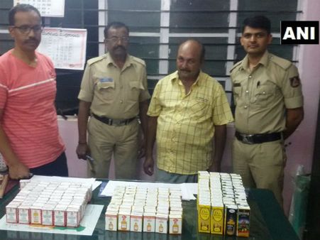 కారు, బైకుల నిండా మద్యం బాటిళ్లే: 7500 లీటర్ల లిక్కర్ ను స్వాధీనం చేసుకున్న ఎక్సైజ్ అధికారులు