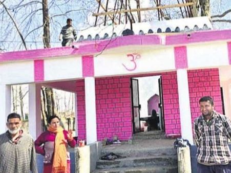 దేశం మనదే .. దేహం మనదే .. ఎగురుతున్న జెండా మనదే ... మతాన్ని గెలిచిన అచన్