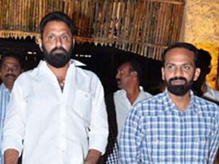 స‌డ‌న్ ట్విస్ట్ :కొడాలి నాని తో రాధా ఆకస్మిక భేటీ: మ‌న‌సు మారిందా..మ‌ద్ద‌తు కోస‌మా ...!