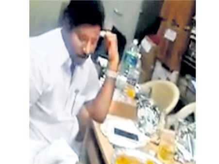 ఆఫీసే బార్.. చుక్క, ముక్క.. ఈఎస్‌ఐ డైరెక్టరేట్ ఉద్యోగుల లీలలు