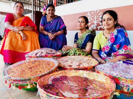 మహిళా సాధికారతకు పట్టం... శ్రీనిధి తెలంగాణ పిండివంటలతో ప్రగతి పథం