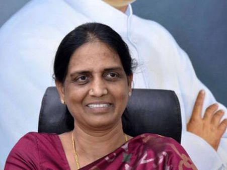 కాంగ్రెస్‌కు భారీ షాక్: తెరాసలోకి సబితా ఇంద్రారెడ్డి, కార్తీక్ రెడ్డి, మధ్యవర్తి అసదుద్దీన్!