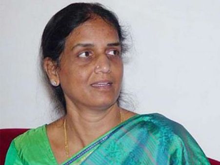 టీఆర్ఎస్‌లోకి ఎందుకు వెళ్తున్నానంటే?: సబిత ఇంద్రారెడ్డి, సమాధానం చెప్పాలని కాంగ్రెస్ ఆగ్రహం