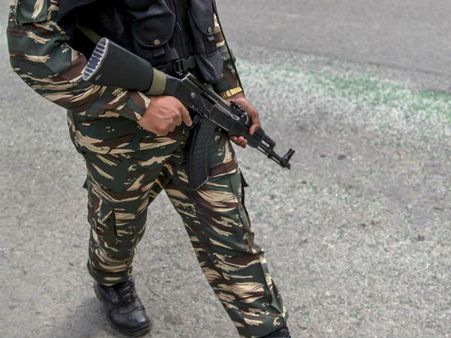 మిలటరీ క్యాంపులో కాల్పులు: ముగ్గురు జవాన్లను కాల్చి చంపిన మరో జవాను