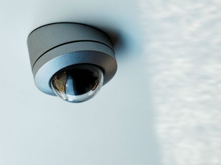 హోటళ్లకు వెలుతున్నారా .. జర భద్రం... మీ శృంగార వీడియోలు ఆన్ లైన్ లో ప్రత్యేక్షం అవ్వొచ్చు!